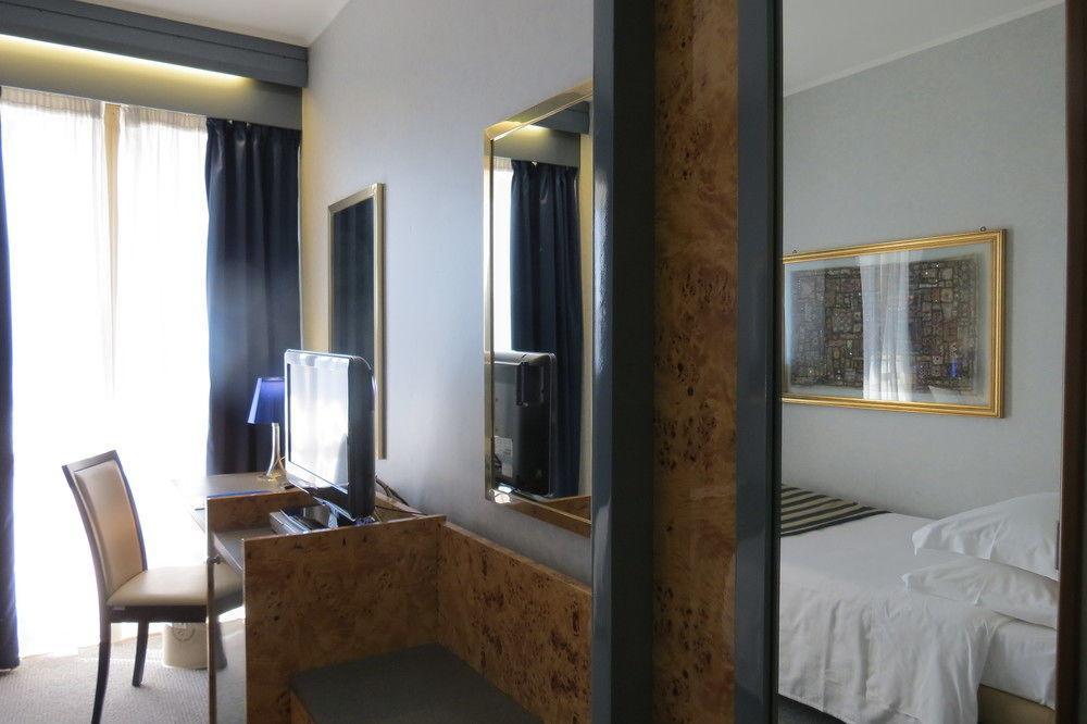 Enea Hotel Pomezia Eksteriør billede