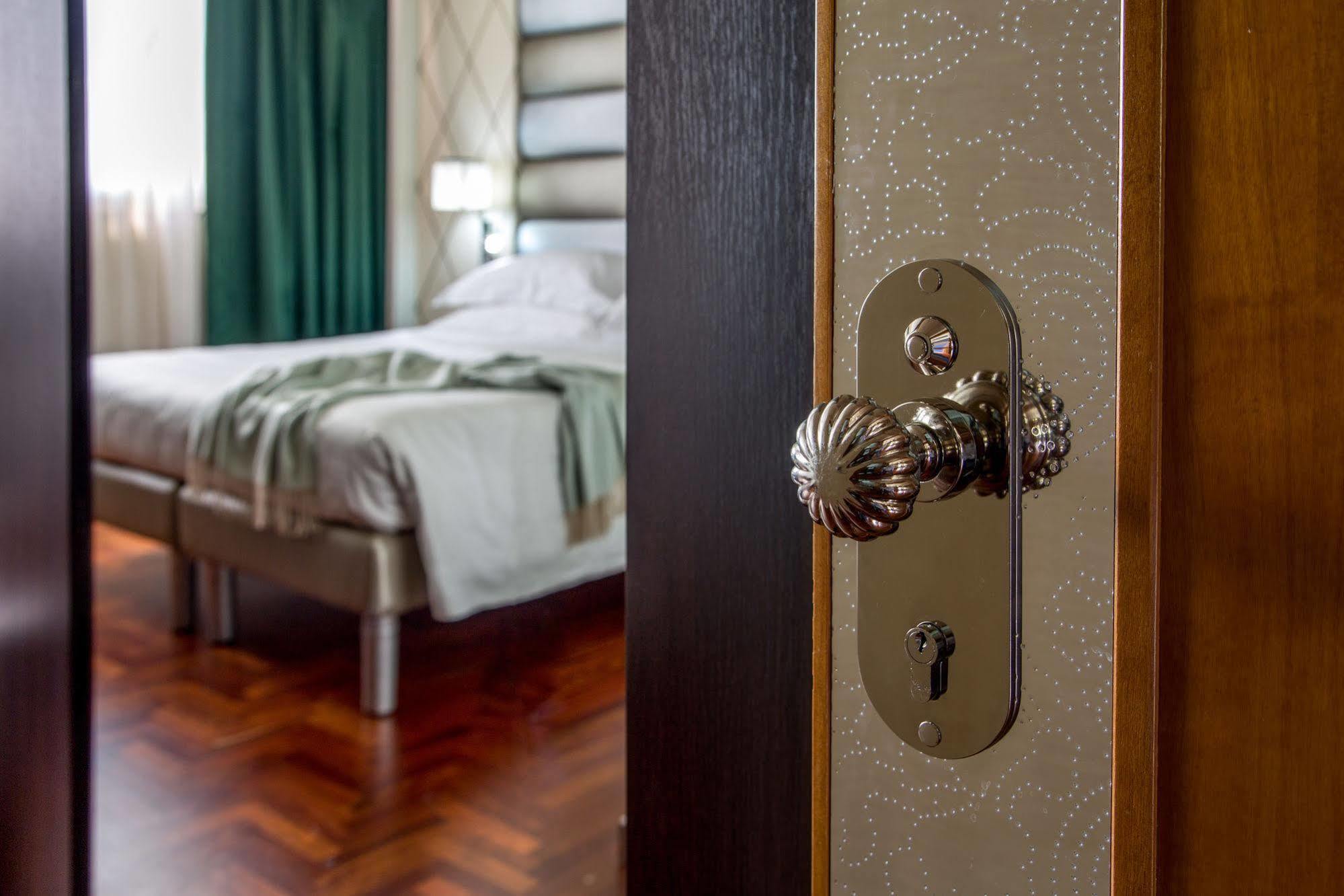 Enea Hotel Pomezia Eksteriør billede